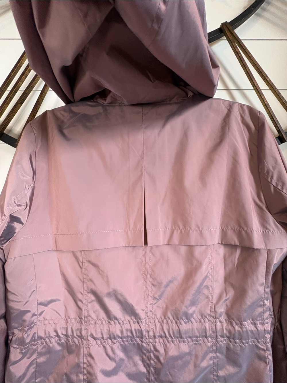 Cole Haan Signature Packable Hooded Travel Raincoat in Iridescent Mauve - Large - Picture 9 of 14